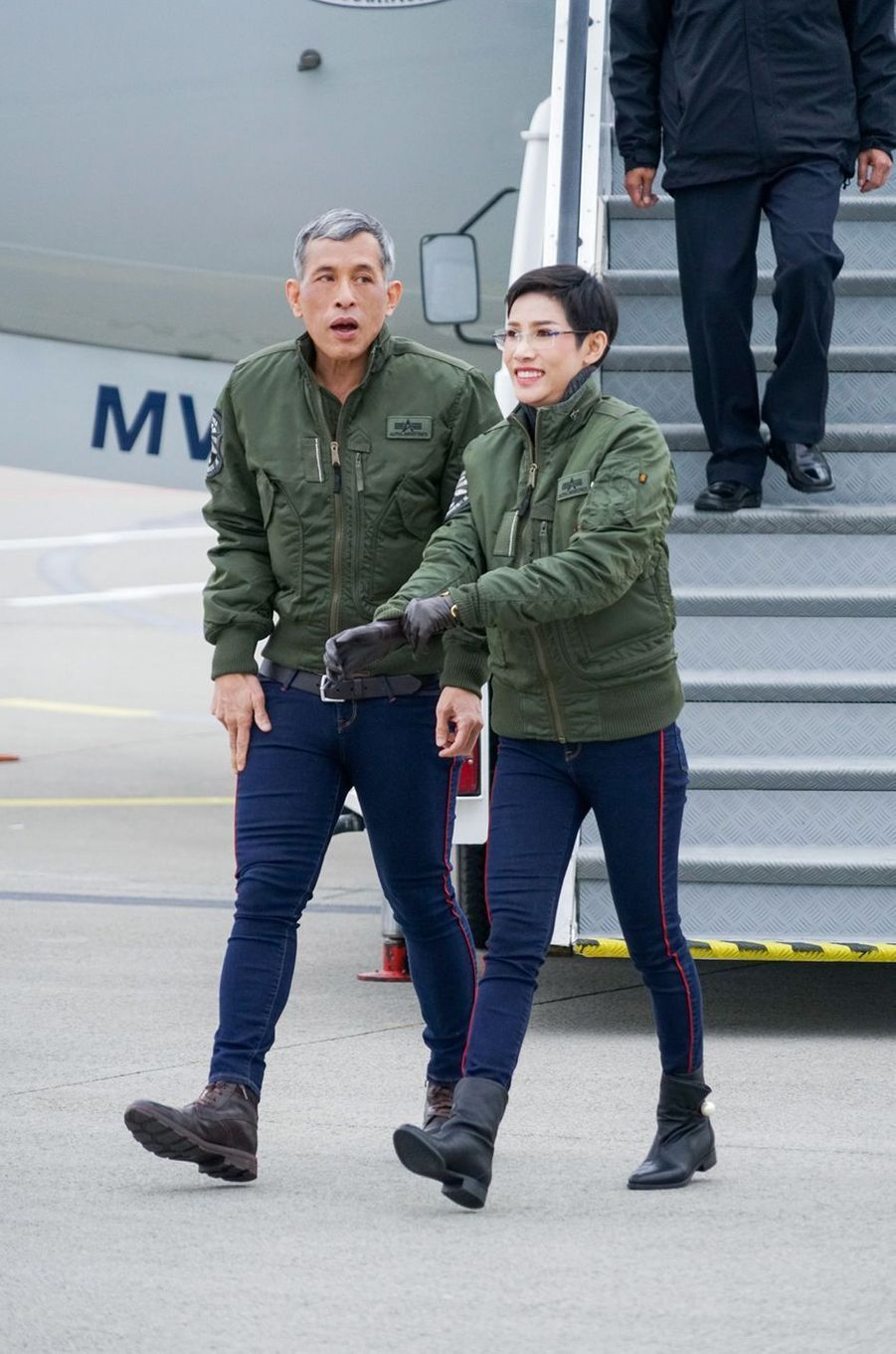 Le roi de Thaïlande Maha Vajiralongkorn dévoile des photos ...