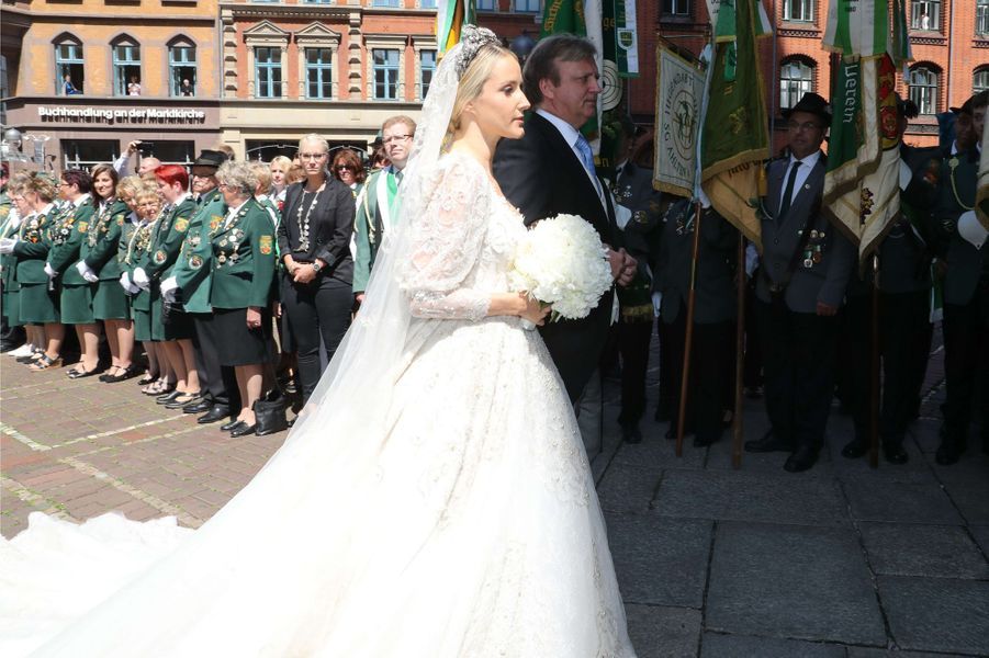 Royal Style Mariage Chez Les Hanovre La Somptueuse Robe De