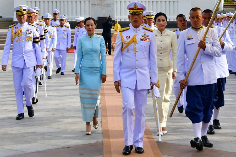 Suthida, la nouvelle reine de Thaïlande a fait sa première ...