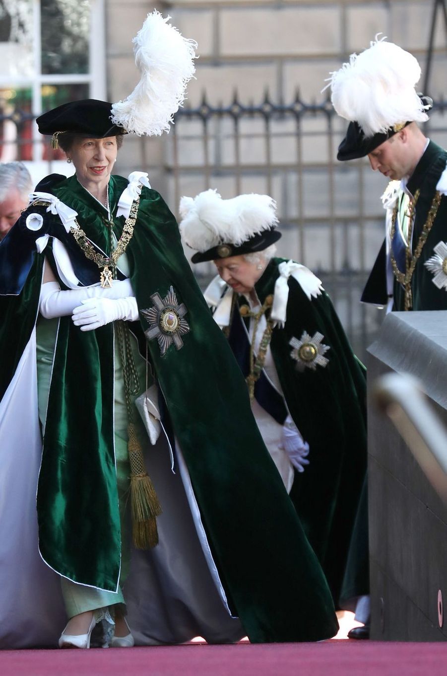 La reine Elizabeth II retrouve le prince William et la ...