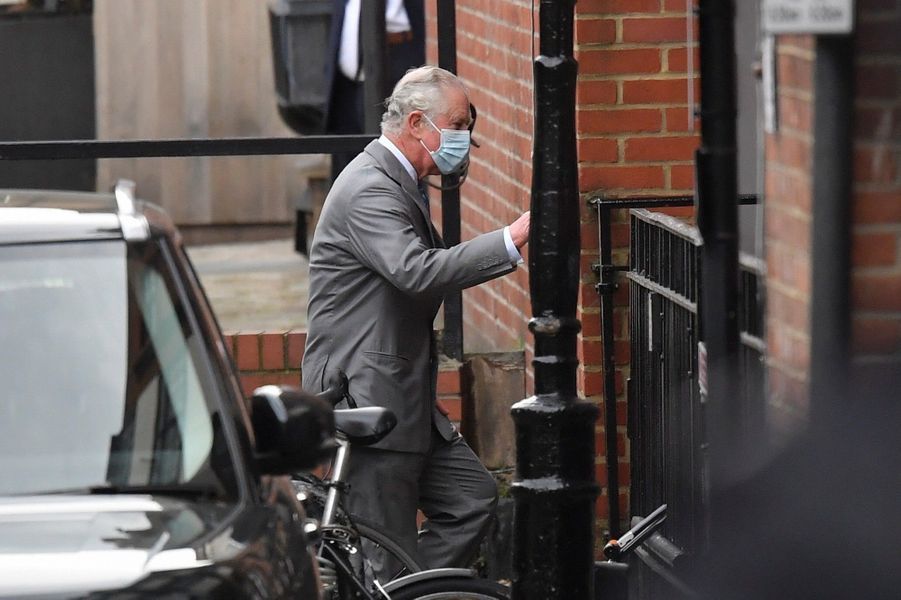 Le prince Charles rend visite à son père, le prince Philip ...