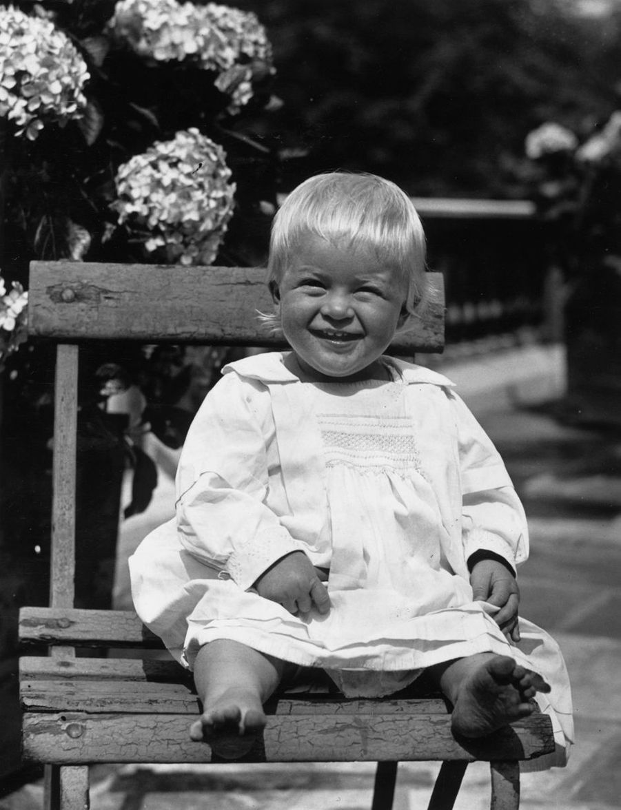 Le prince Philip a 99 ans: retour sur ses jeunes années en photos