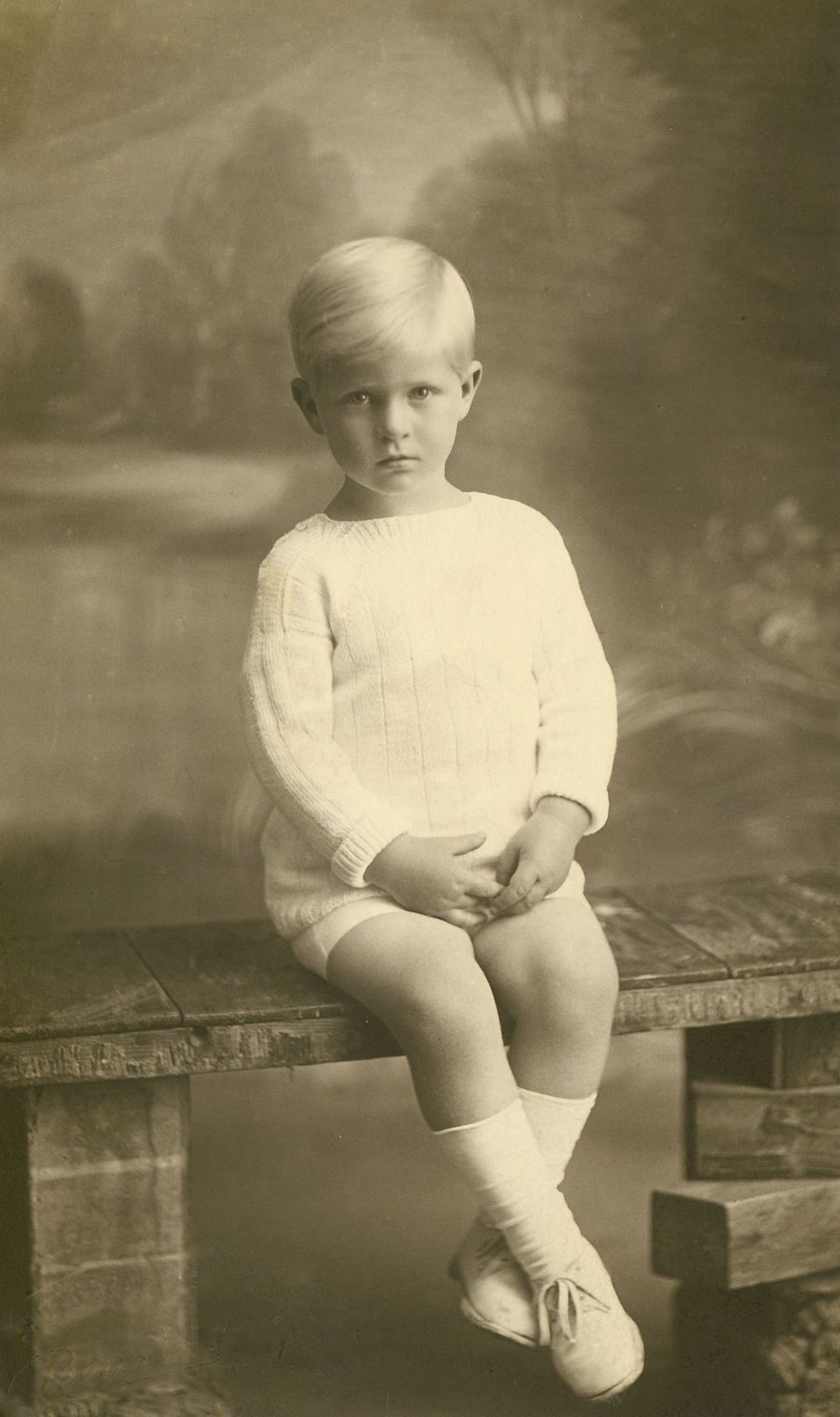 Le prince Philip a 99 ans: retour sur ses jeunes années en photos