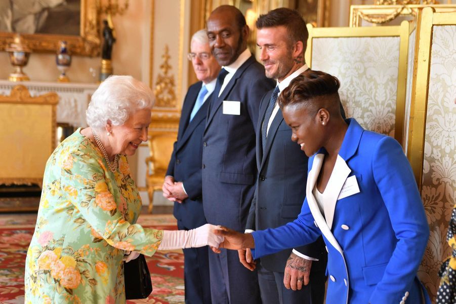 Meghan et le prince Harry aux côtés de la reine Elizabeth ...