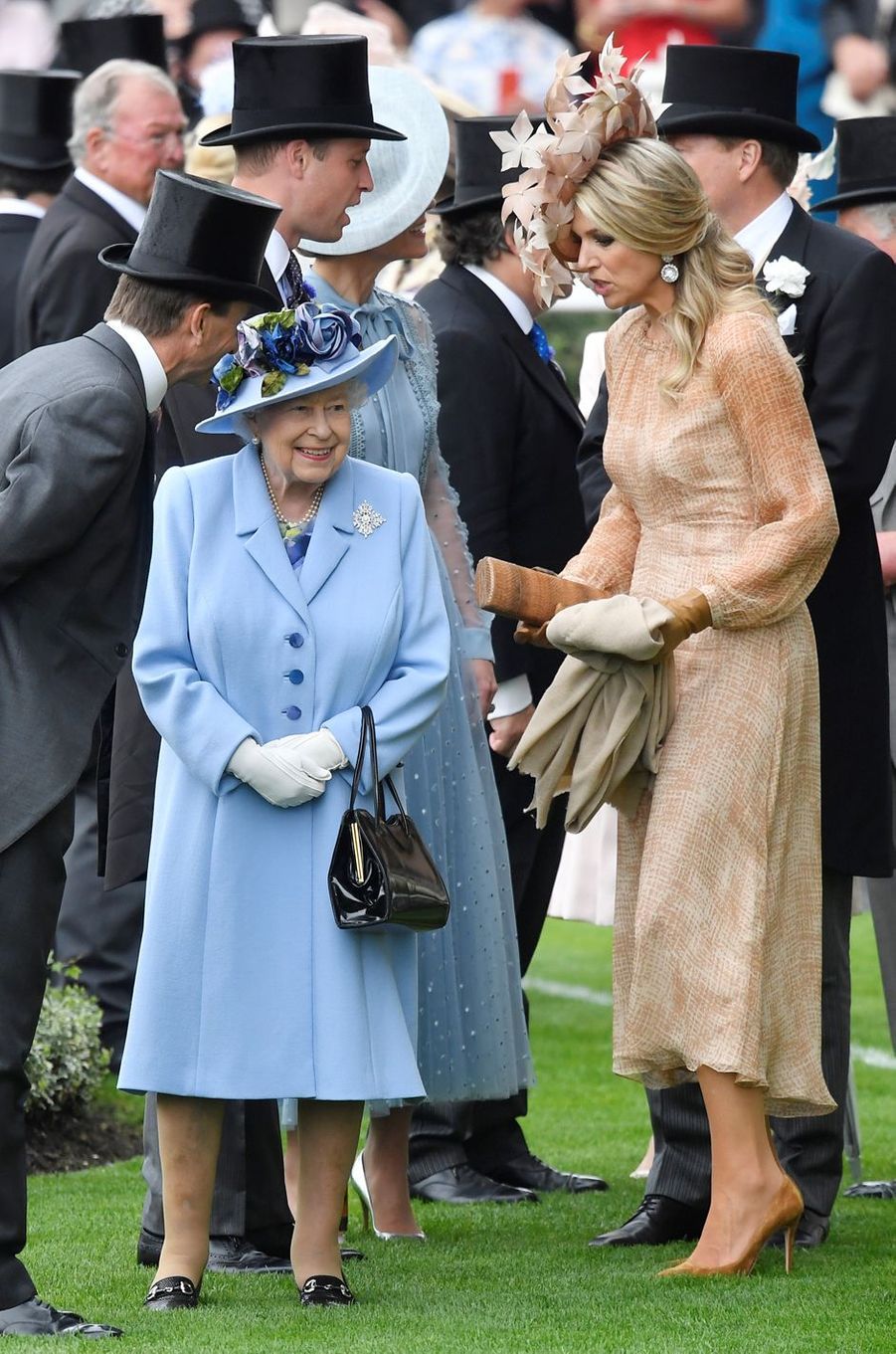 Reine Elizabeth II, à 93 ans elle assure 100% de présence ...