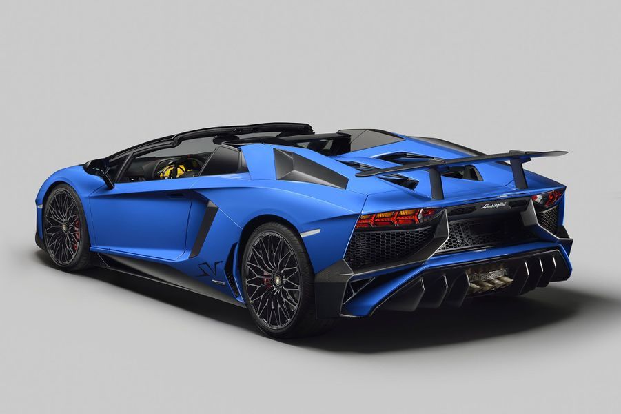 Lamborghini Aventador Lp 750 4 Sv Le Roadster Un Cran Au Dessus