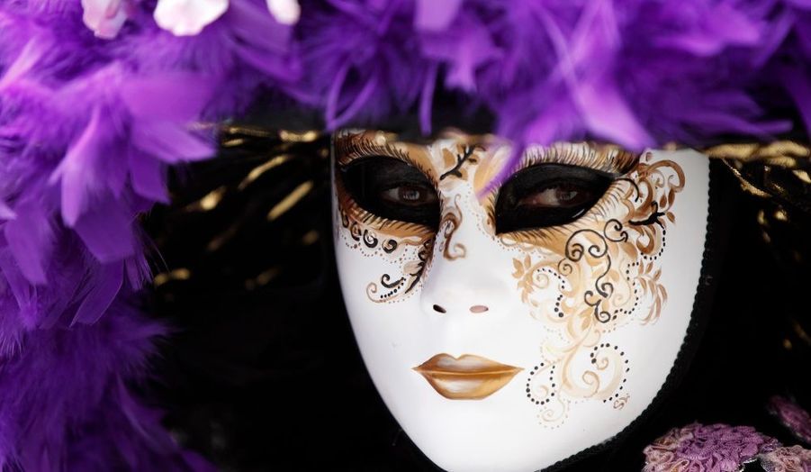 Au Bal Masque Du Carnaval De Venise