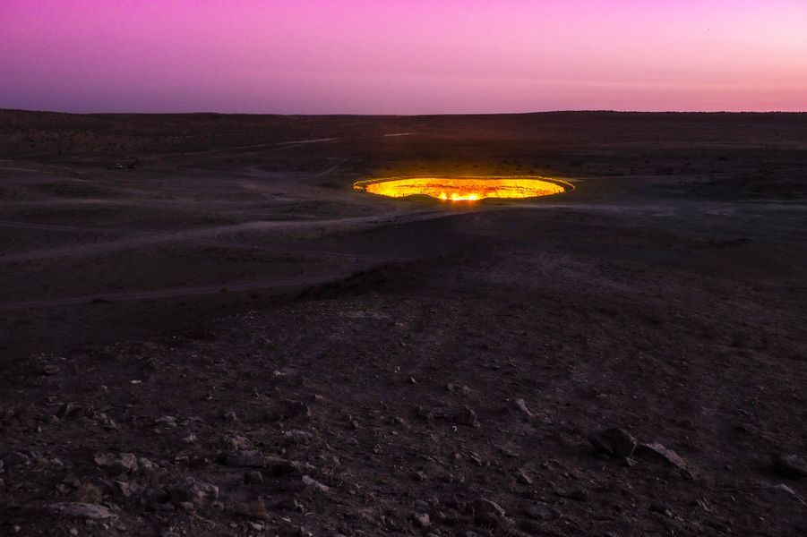 La Plaque De L'île Crache Feu La porte de l’Enfer existe, elle se trouve au Turkménistan