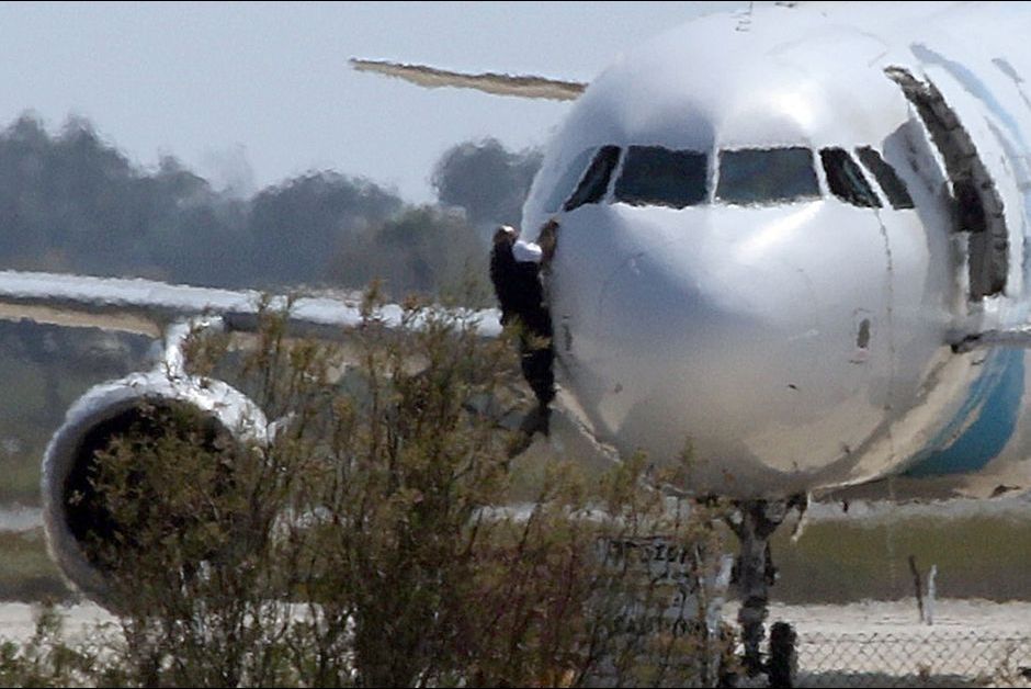 En Images Sur Le Tarmac De Larnaca L Avion Detourne