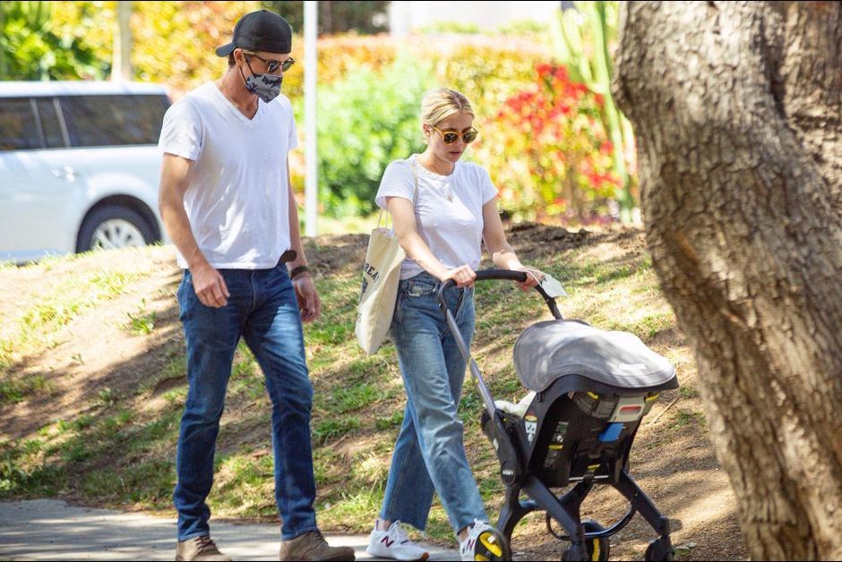 Emma Roberts Et Garrett Hedlund De Sortie Avec Leur Bebe