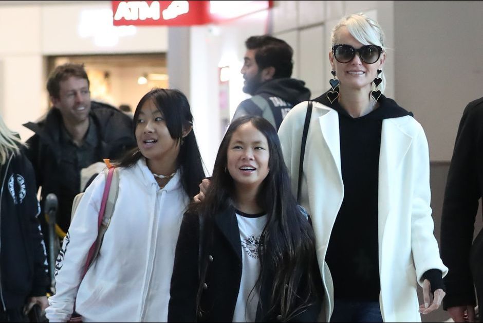 Laeticia Hallyday De Retour A Paris Avec Jade Et Joy