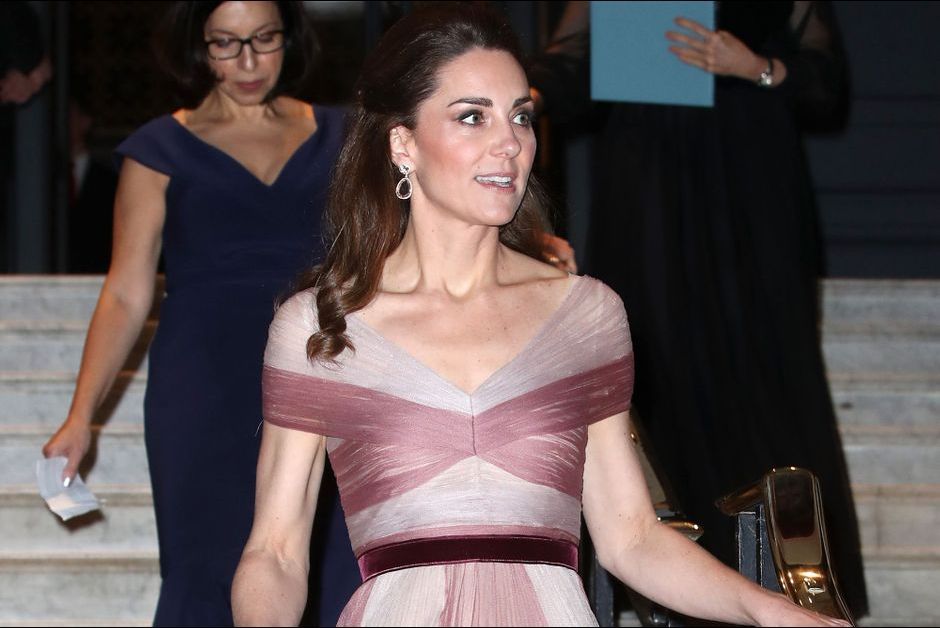 Kate Middleton Sublime En Longue Robe Rose Poudre Pour Un Diner De Gala