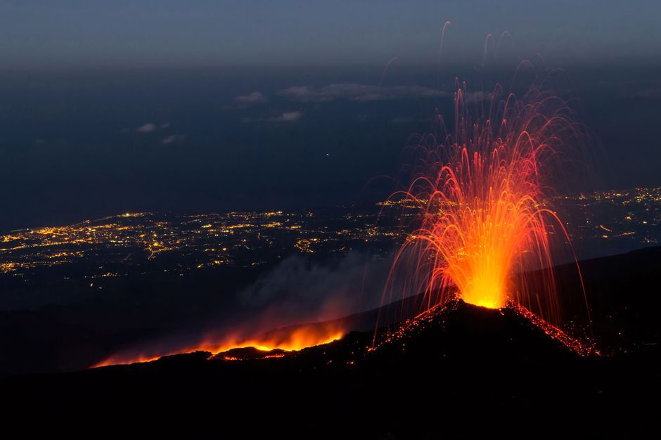  Le volcan  est en ruption Col rique Etna