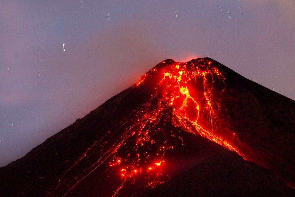 La col re du volcan  Fuego en images 