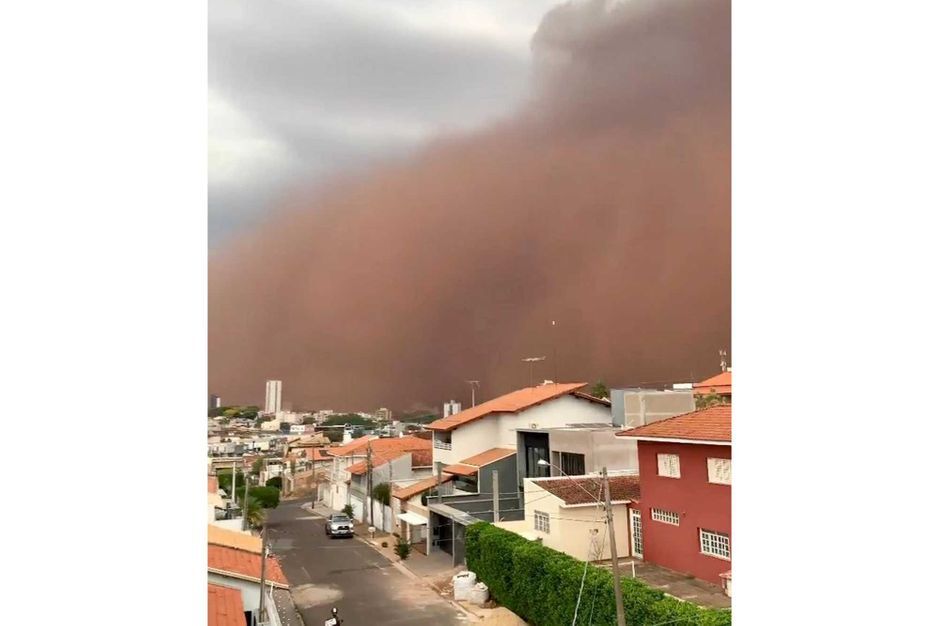 As imagens impressionantes de um “paredão de areia” no Brasil