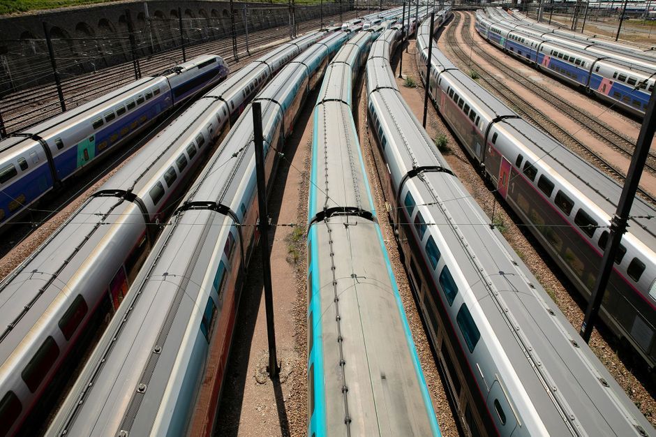 Une Locomotive D Un Paris Le Havre Prend Feu 144 Personnes Evacuees