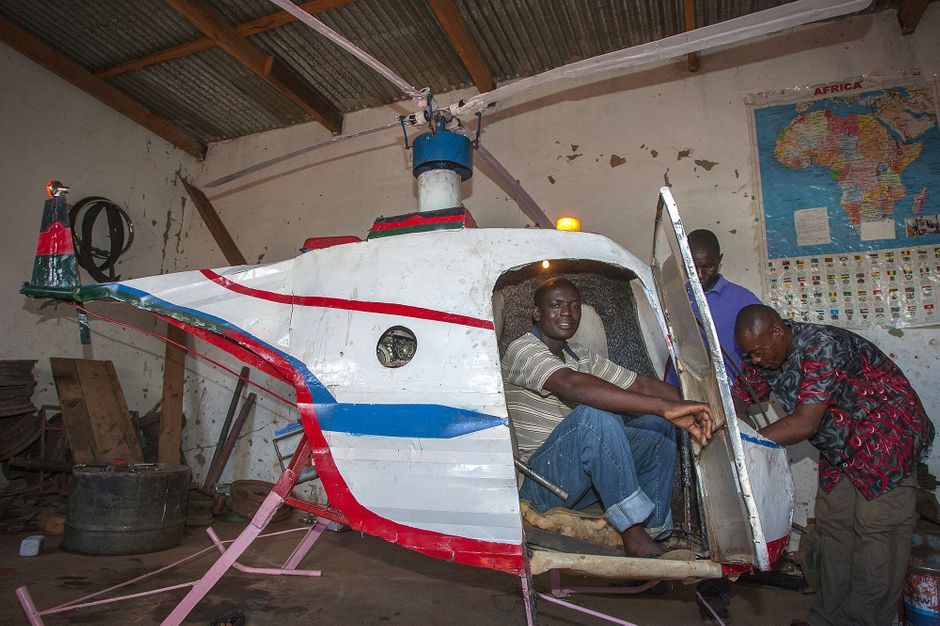 Felix Kambwiri Fabrique Un Helicoptere Pour 350 Dollars