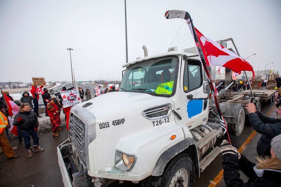 Au Canada, mobilisation des camionneurs à travers le pays contre l'obligation vaccinale