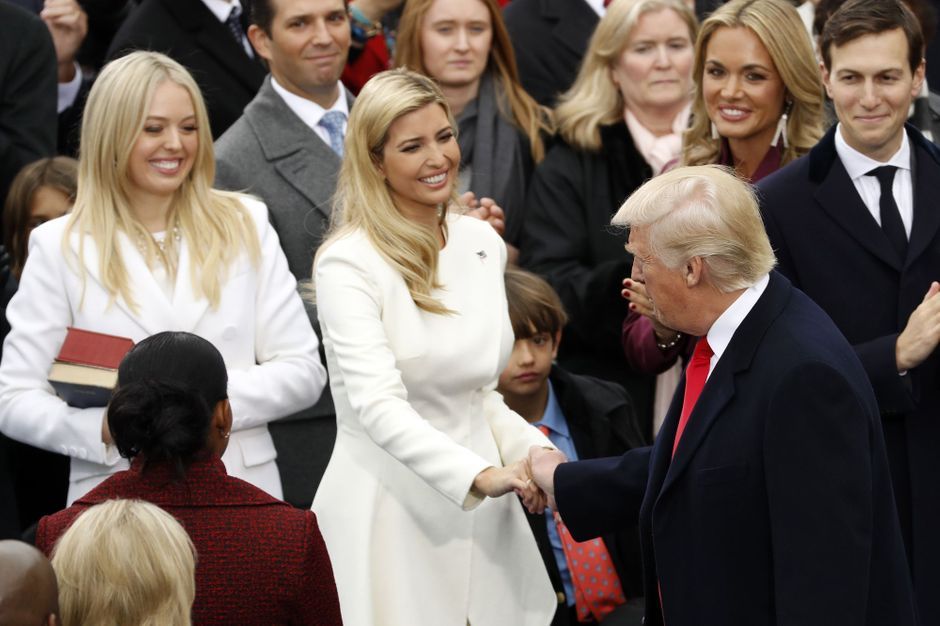 Investiture De Donald Trump Sa Famille Au Grand Complet Derriere Lui