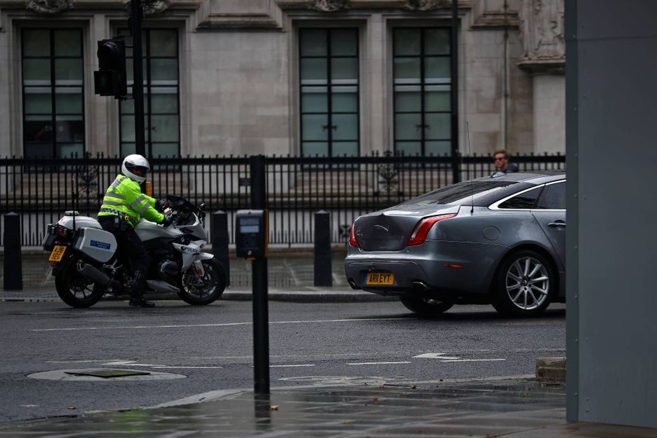 La Voiture De Boris Johnson Emboutie A Londres