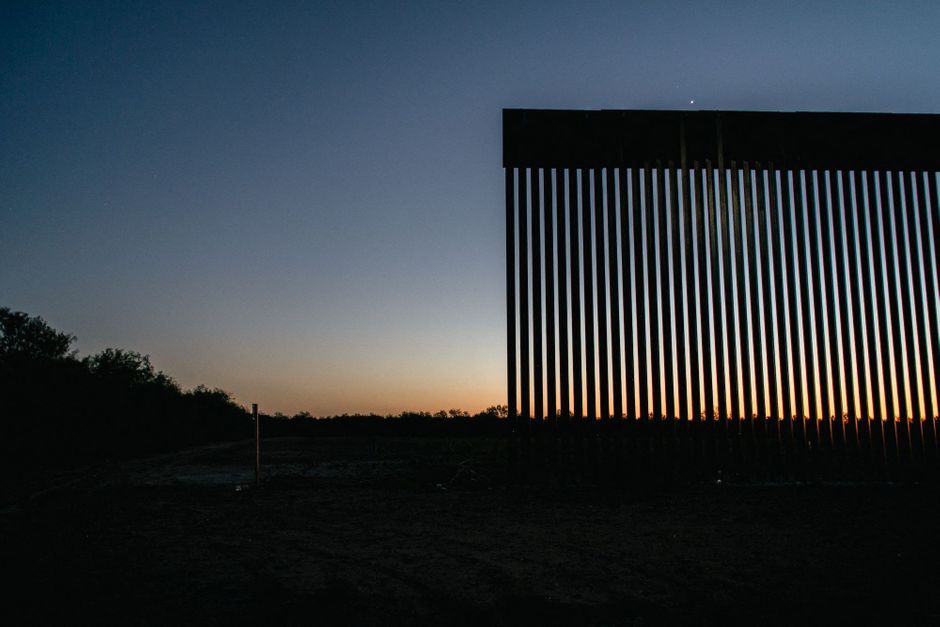 Texas construye su propio ‘muro’ en la frontera con México