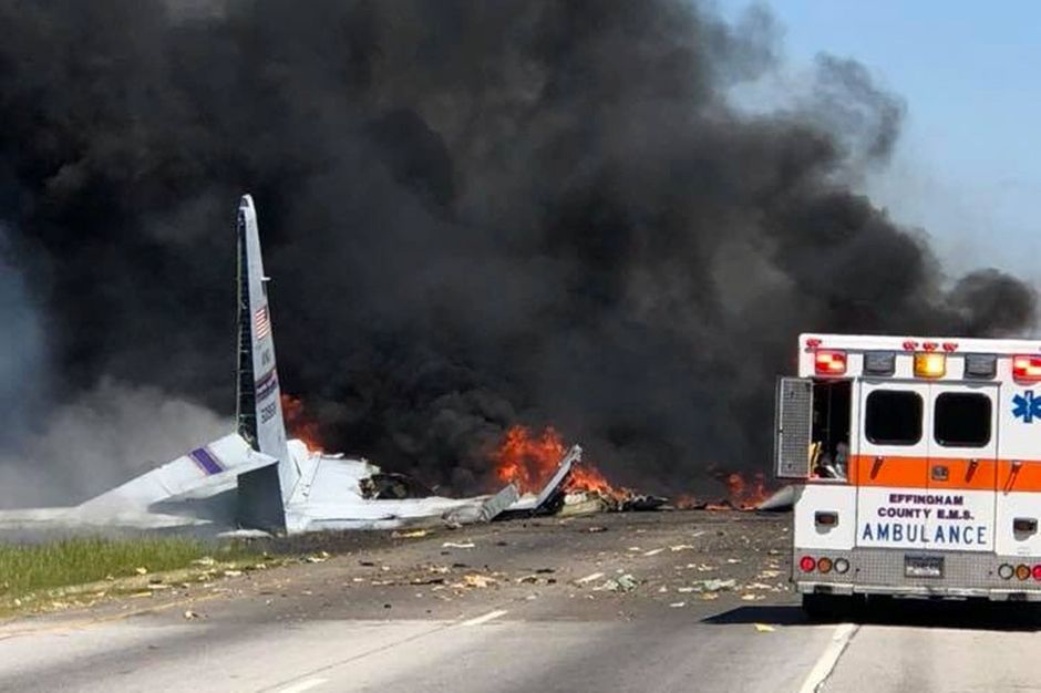 Usa Un Avion Militaire S Ecrase Avec Neuf Personnes A Bord