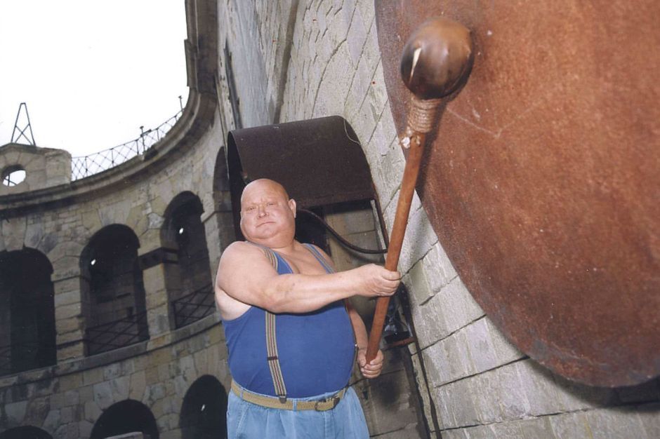 Il Etait Une Figure De Fort Boyard Yves Marchesseau Alias La Boule Est Decede