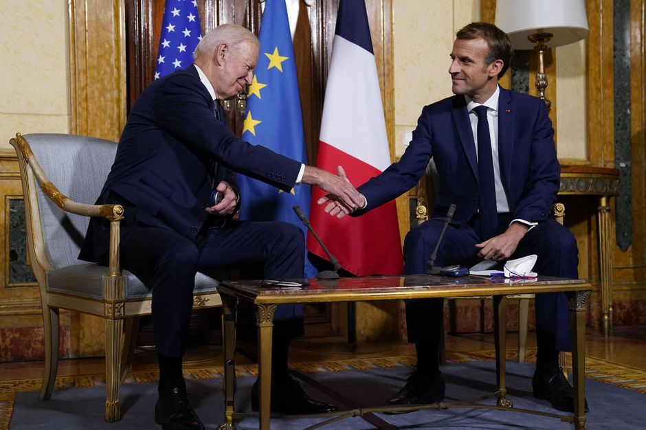 Biden Et Macron Mettent En Scène Leur Réconciliation à Rome 9485