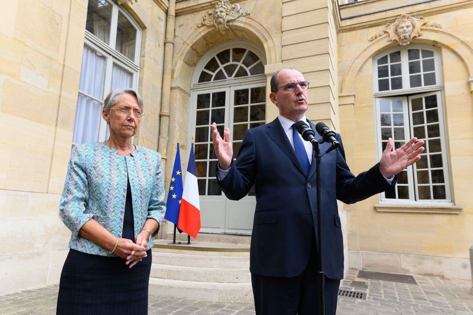 Castex revoit son agenda social en décalant retraites et ...