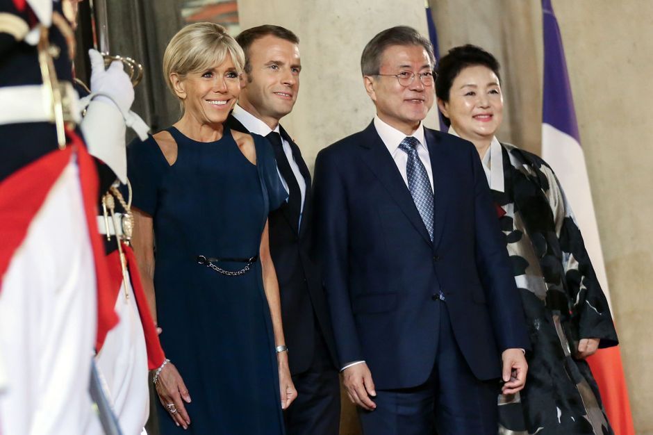 Emmanuel et Brigitte Macron reçoivent à l'Elysée Moon Jae ...