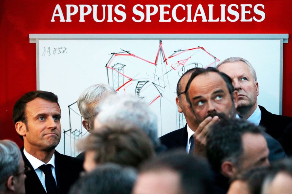 Emmanuel Macron, son épouse Brigitte et Edouard Philippe ...