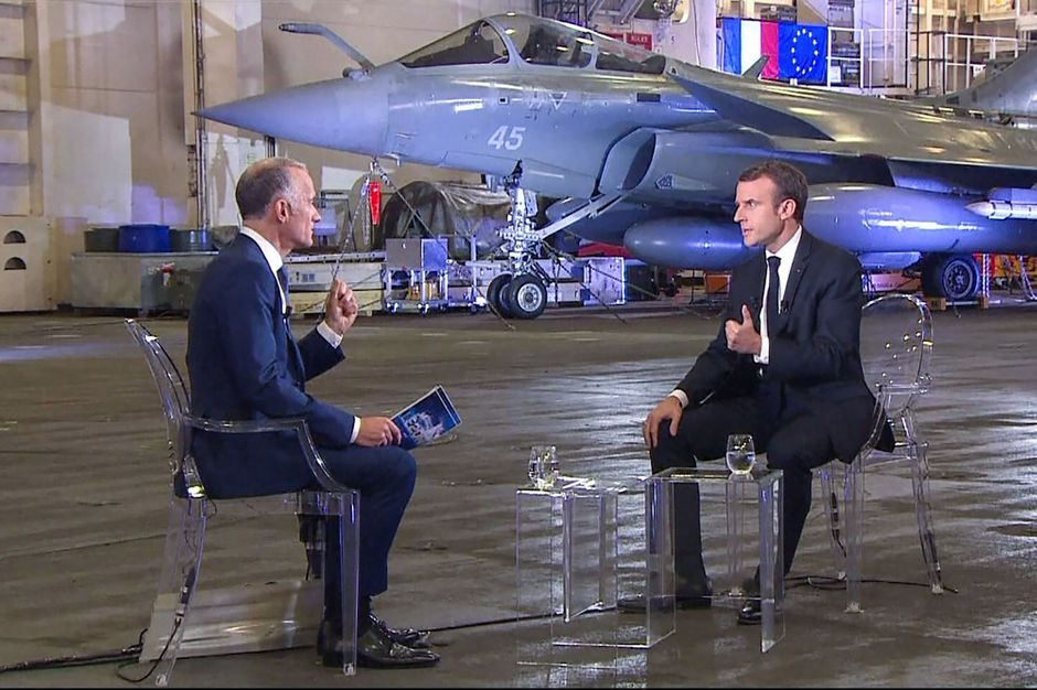 Gilets jaunes : Emmanuel Macron entre humilité et fatalisme