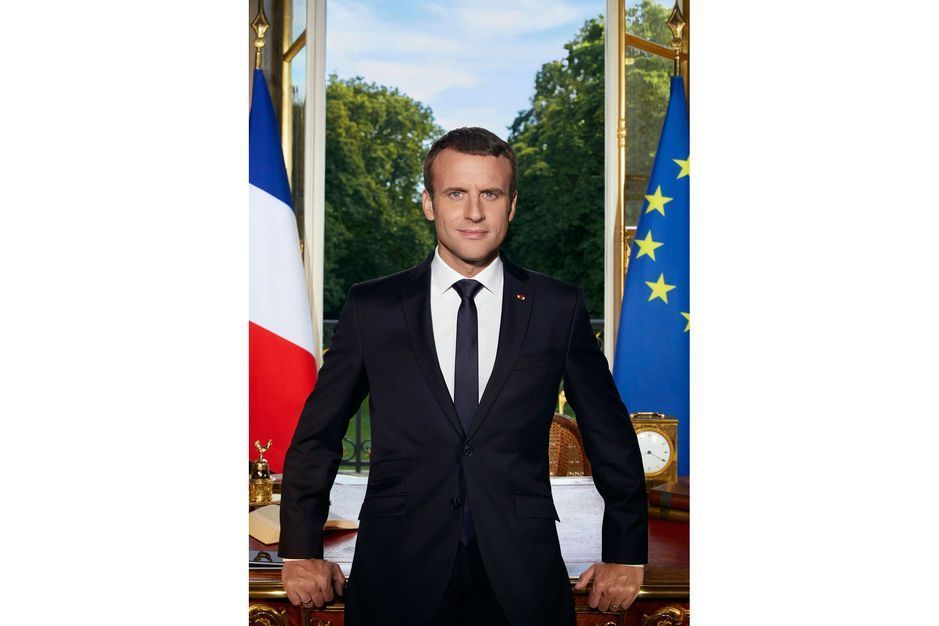 Le portrait officiel d'Emmanuel Macron est-il trop grand