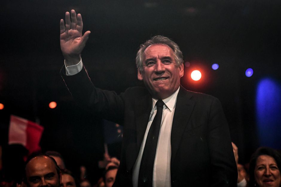 Pour François Bayrou, les annonces d'Emmanuel Macron ...
