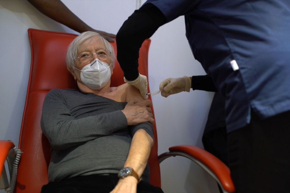 Covid 19 La Vaccination Des Plus De 75 Ans A Debute