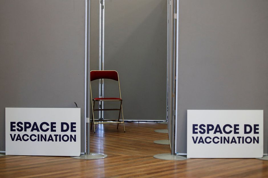 Près de 23.000 nouveaux cas en France, le vaccin AstraZeneca autorisé … le point sur le coronavirus