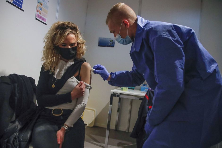 Un vaccin chinois homologue par l OMS la decrue se poursuit en France le point sur le coronavirus