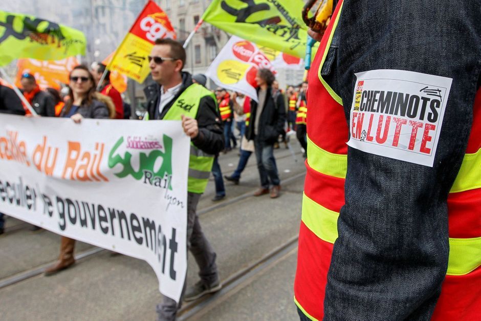 Grève Sncf Demain La grève SNCF démarre fort, le gouvernement prévoit des "jours difficiles"