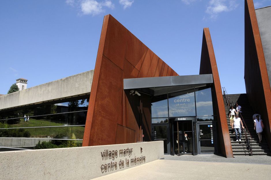Le centre de la mémoire d'OradoursurGlane dégradé par des inscriptions négationnistes