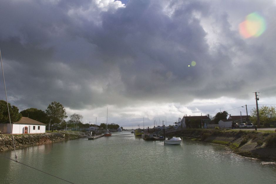 Les images impressionnantes d'une tornade en Charente-Maritime