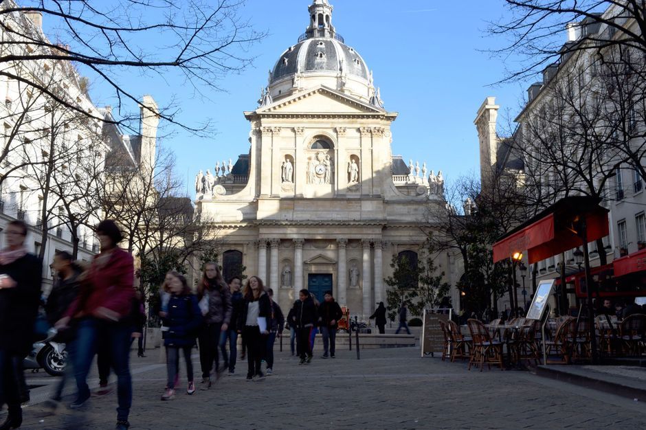 Tags antipolice à la Sorbonne : Cazeneuve et l'université ...