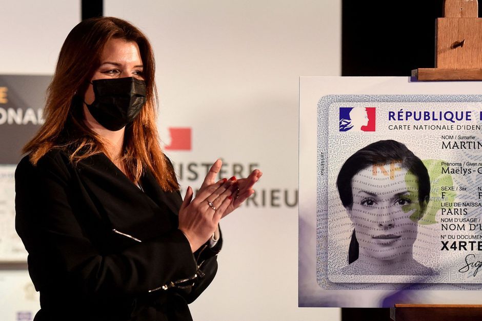 Voici la nouvelle carte nationale d'identité française