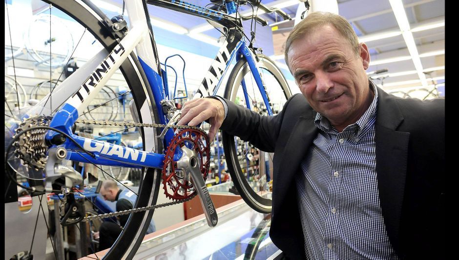 Livre Officiel Du Tour De France – Cyclisme – Par Bernard Hinault – Édition 2001-2002