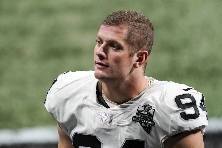 Carl Nassib, premier footballeur de NFL en activité à ...