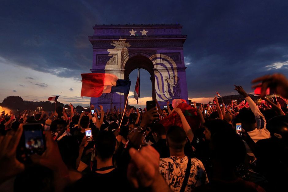 De Paris A Nice Toute La France Fete La Coupe Du Monde