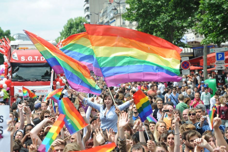 A Paris La Gay Pride Célèbre Le Mariage Pour Tous