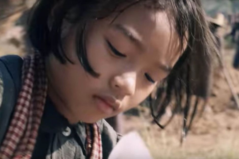 D Abord Ils Ont Tue Mon Pere Bande-annonce : "D'abord, ils ont tué mon père", le film d'Angelina