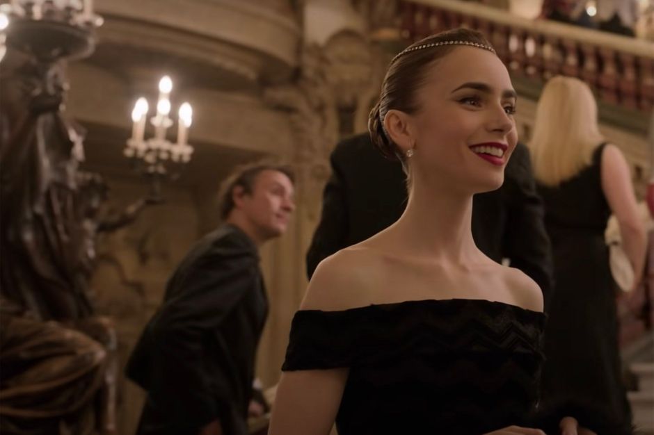 "Emily in Paris" : Lily Collins en mode Audrey Hepburn sur ...