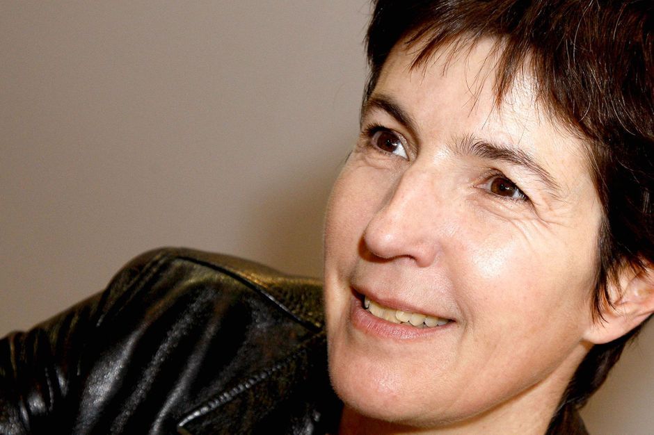 Christine Angot Le Voyage Dans L'est Critique ONPC : Christine Angot raconte comment elle gère les critiques