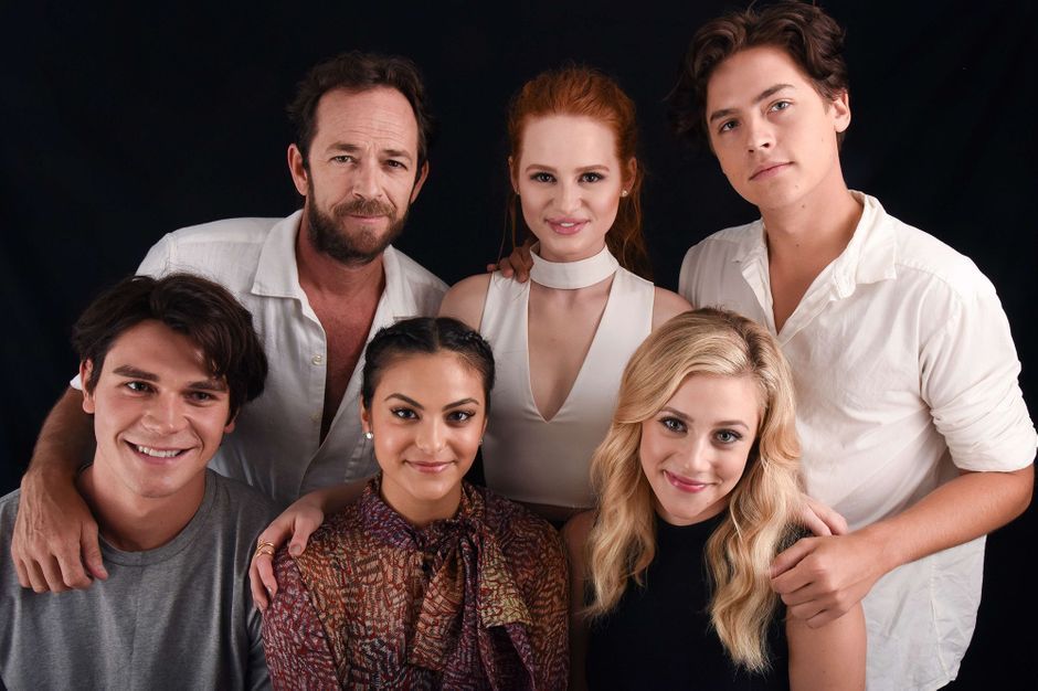 Les acteurs de Riverdale  rendent hommage  Luke Perry